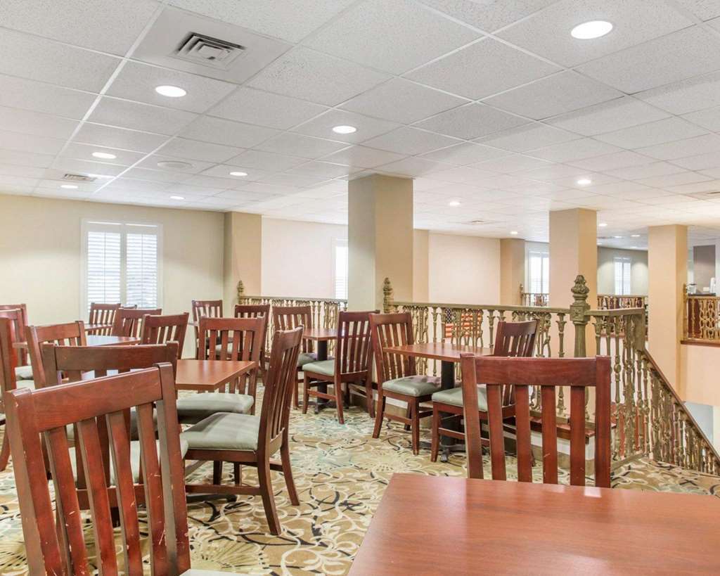 Comfort Inn & Suites Patriots Point Charleston Restaurant bilde